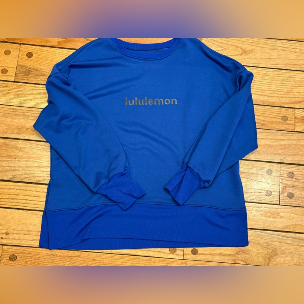 SOLD Lululemon Perfectly Oversized Crew Graphic sweatshirt Blue Nile size medium